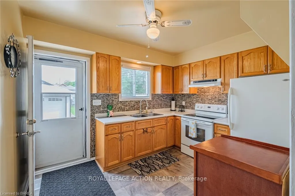 Photo 18 of 110 Arthur Street, Brantford — HOMEH
