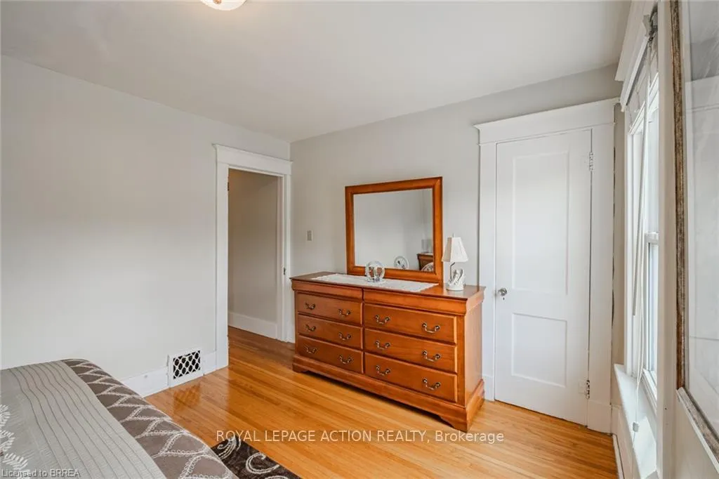 Photo 23 of 110 Arthur Street, Brantford — HOMEH