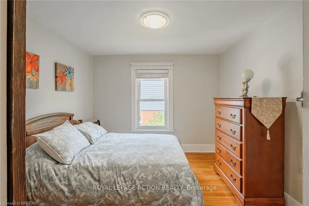 Photo 24 of 110 Arthur Street, Brantford — HOMEH