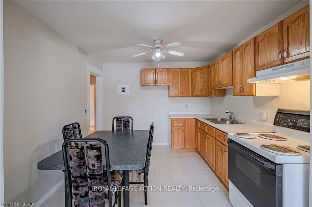 Photo 29 of 110 Arthur Street, Brantford — HOMEH