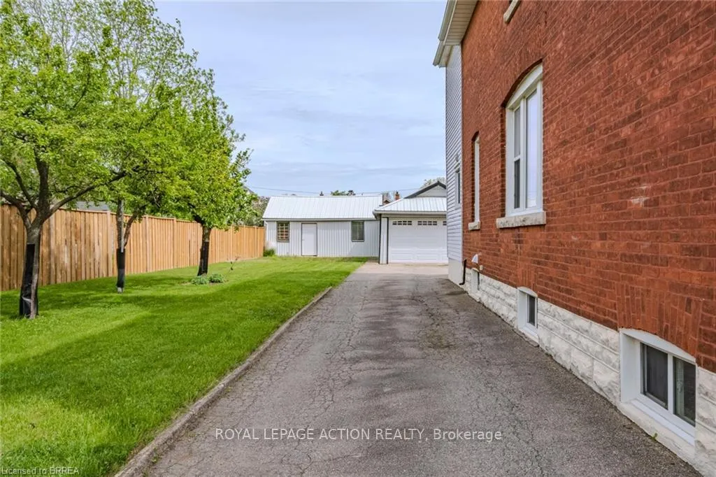 Photo 32 of 110 Arthur Street, Brantford — HOMEH