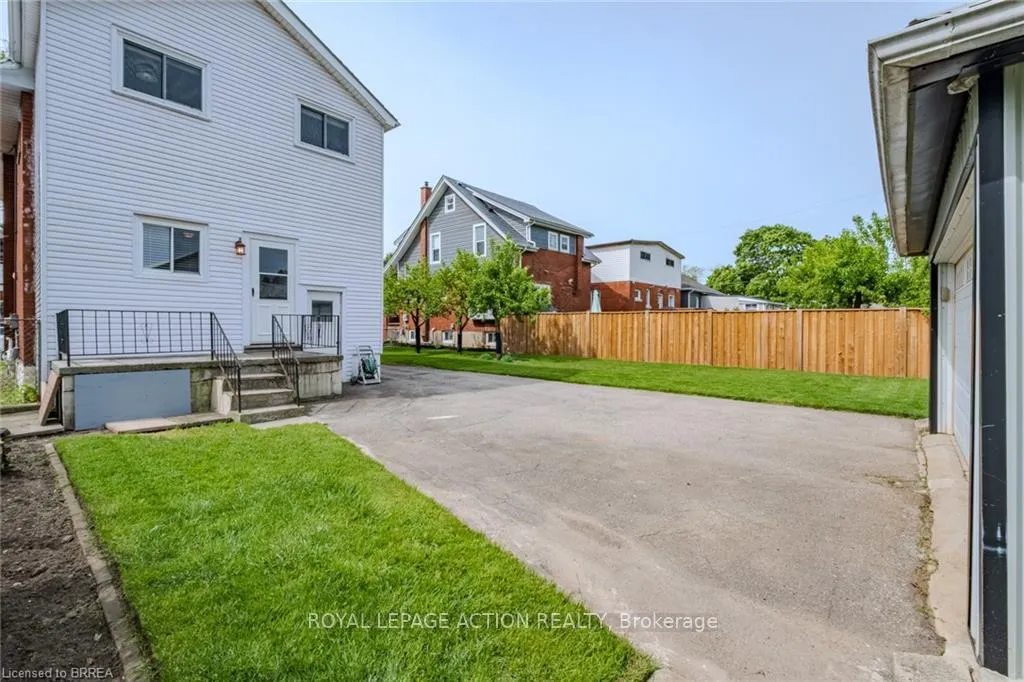 Photo 35 of 110 Arthur Street, Brantford — HOMEH