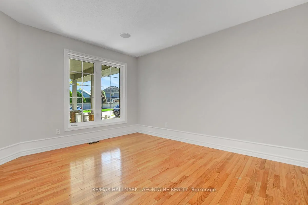 Photo 4 of 919 Scala Avenue, Ottawa, Notting Hill/Summerside — HOMEH