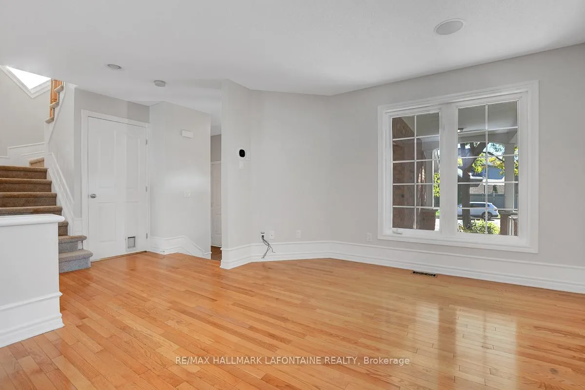 Photo 5 of 919 Scala Avenue, Ottawa, Notting Hill/Summerside — HOMEH