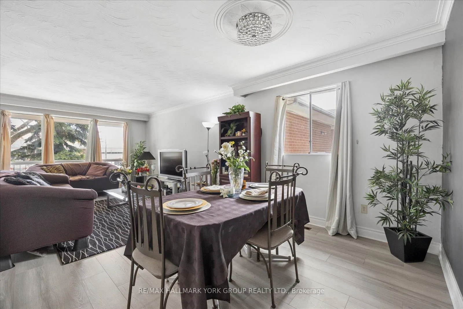 Photo 10 of 30 Briarbluff Avenue, Scarborough, West Hill — HOMEH