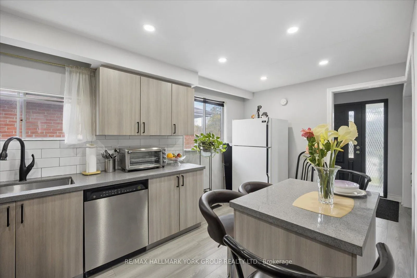 Photo 16 of 30 Briarbluff Avenue, Scarborough, West Hill — HOMEH