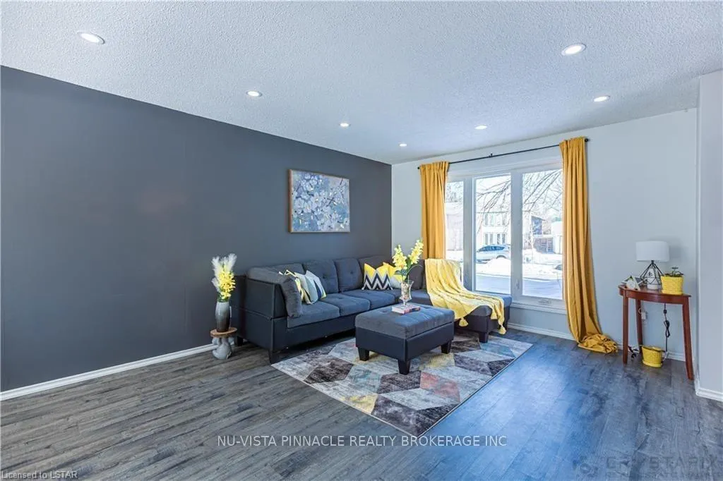 Photo 5 of 7 Ranchwood Crescent, London, North F — HOMEH