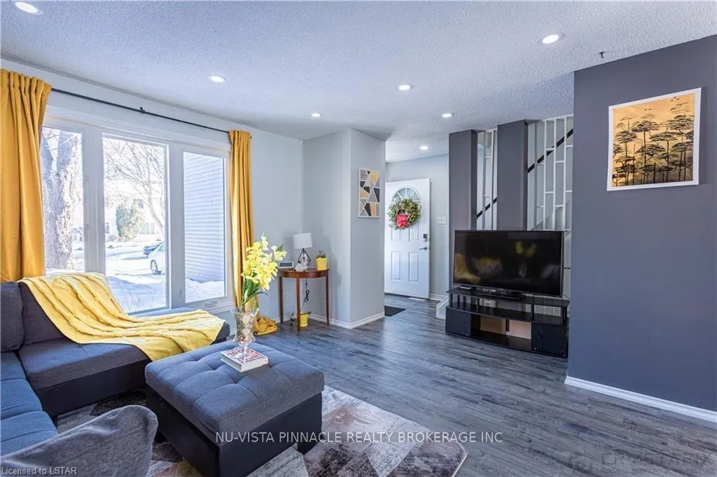 Photo 6 of 7 Ranchwood Crescent, London, North F — HOMEH