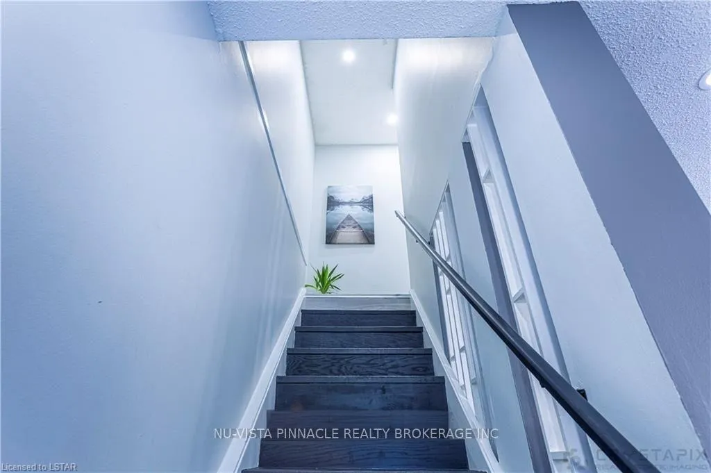 Photo 12 of 7 Ranchwood Crescent, London, North F — HOMEH