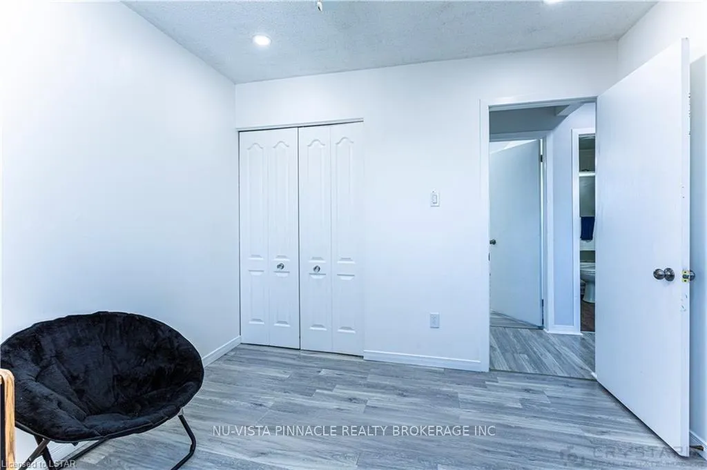 Photo 14 of 7 Ranchwood Crescent, London, North F — HOMEH