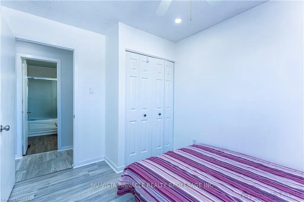 Photo 16 of 7 Ranchwood Crescent, London, North F — HOMEH