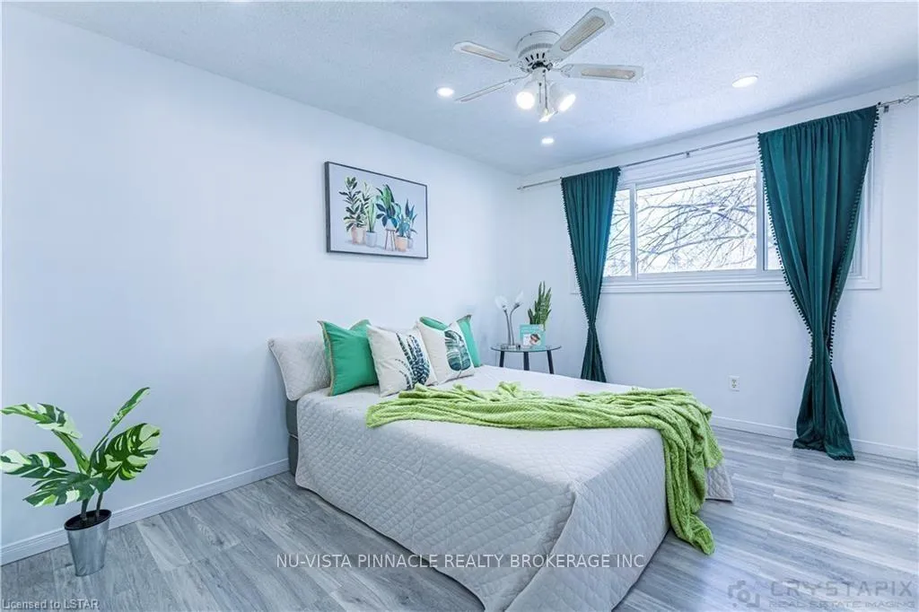 Photo 17 of 7 Ranchwood Crescent, London, North F — HOMEH