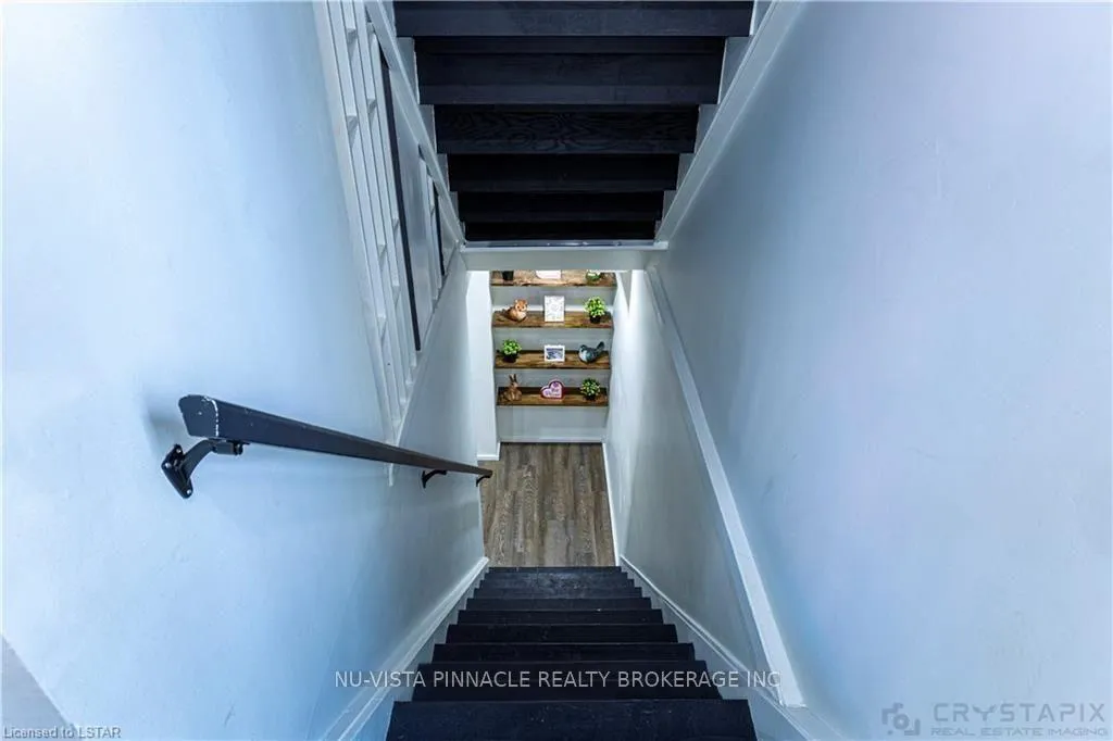 Photo 22 of 7 Ranchwood Crescent, London, North F — HOMEH