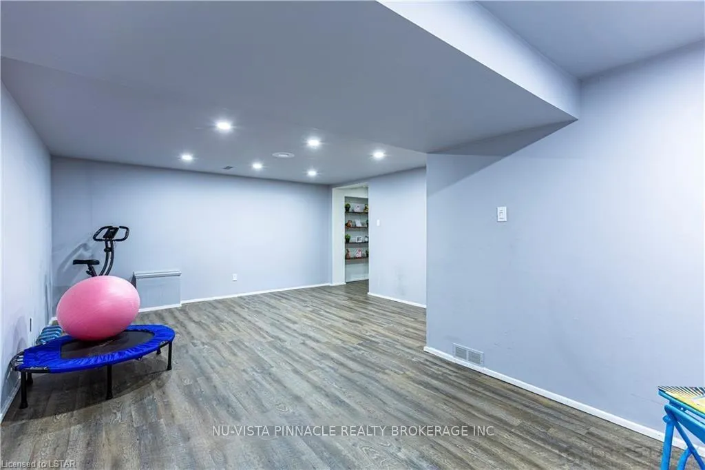 Photo 25 of 7 Ranchwood Crescent, London, North F — HOMEH