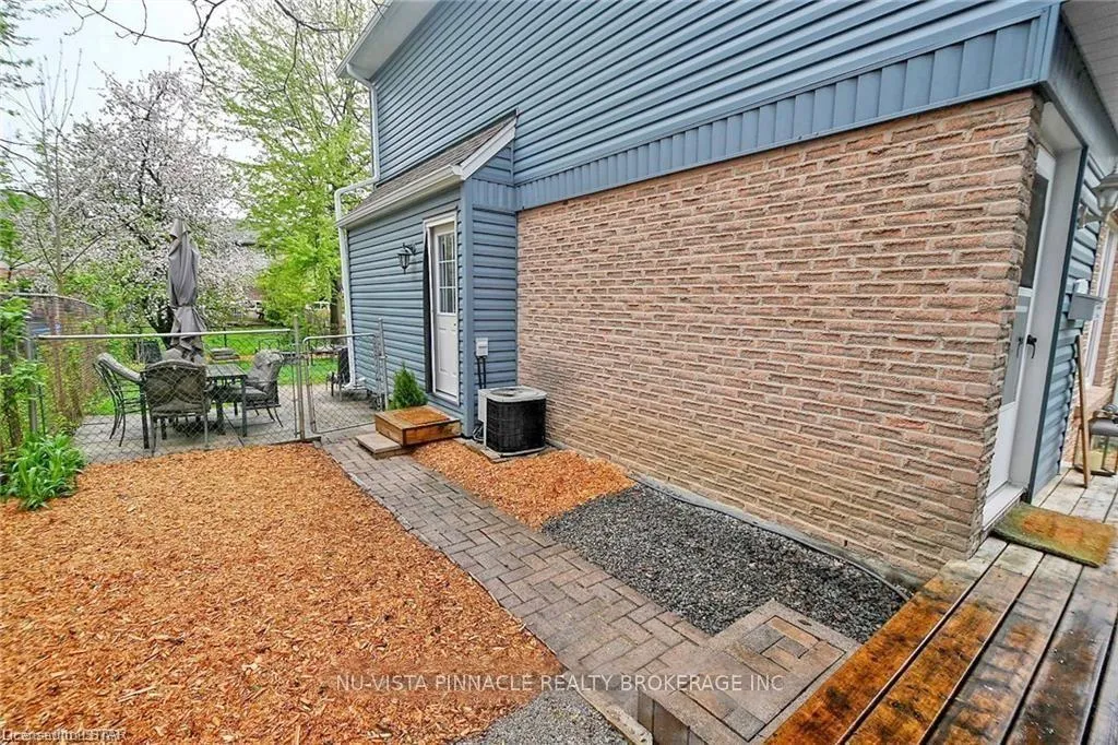 Photo 28 of 7 Ranchwood Crescent, London, North F — HOMEH