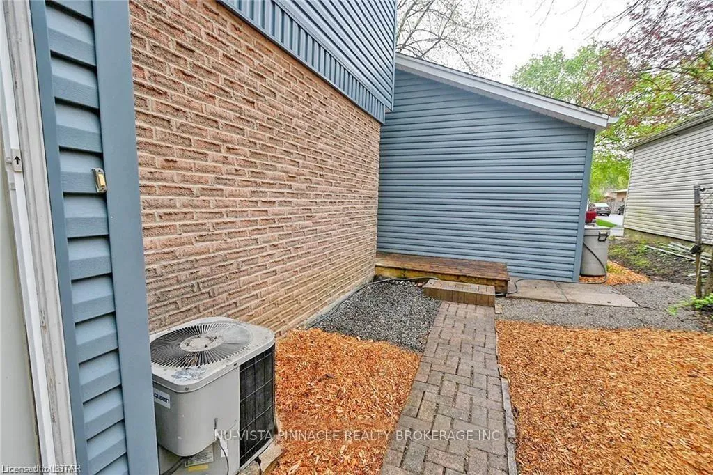 Photo 29 of 7 Ranchwood Crescent, London, North F — HOMEH