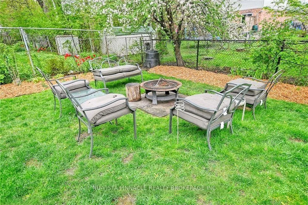 Photo 31 of 7 Ranchwood Crescent, London, North F — HOMEH