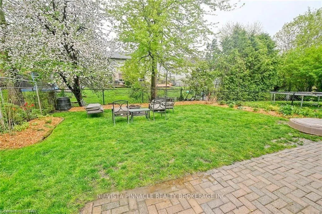 Photo 32 of 7 Ranchwood Crescent, London, North F — HOMEH