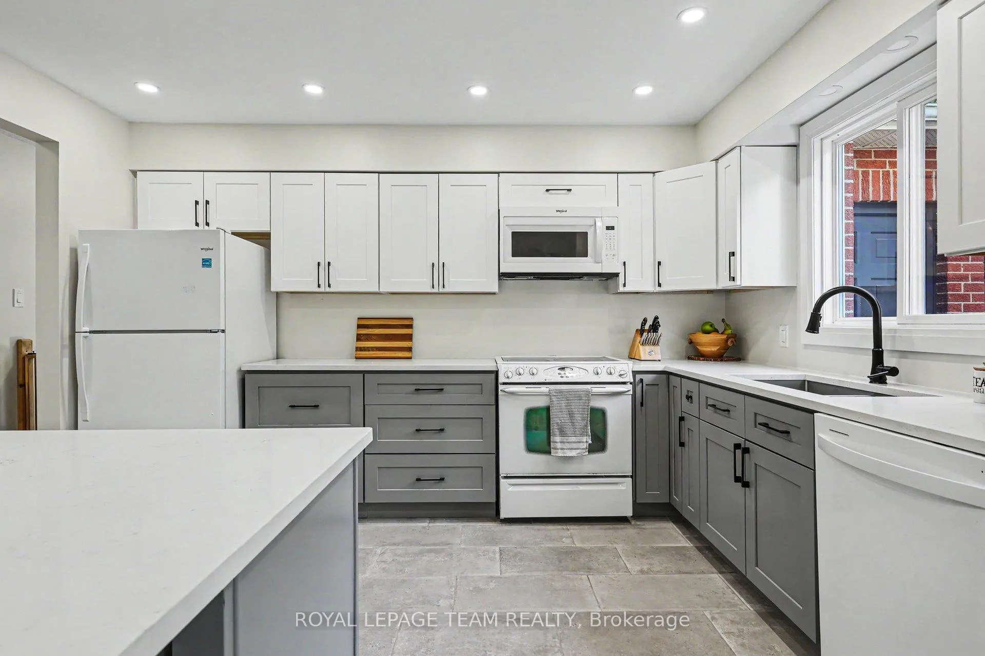 Photo 5 of 495 Edgeworth Avenue, Ottawa, Woodroffe — HOMEH