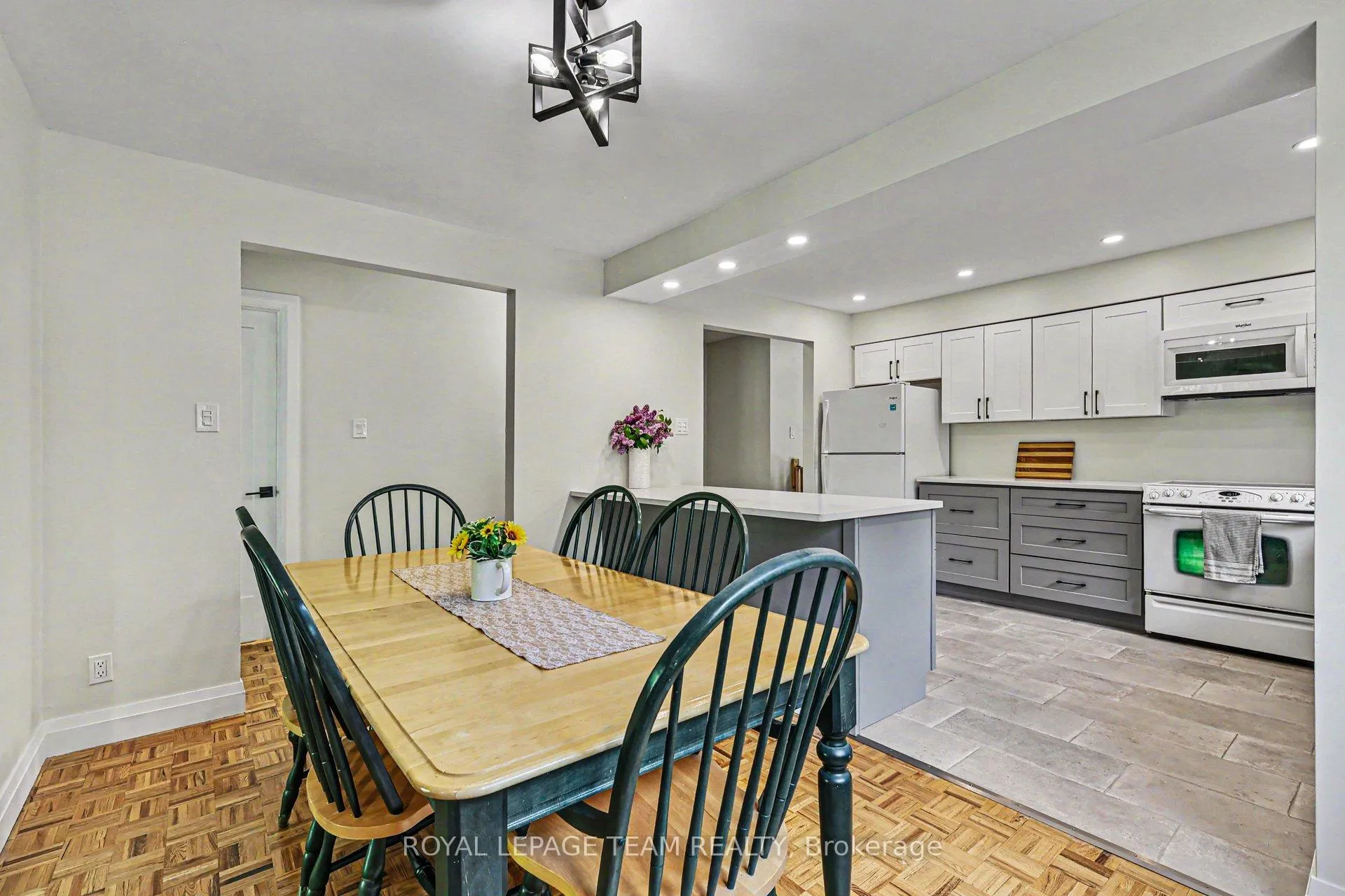 Photo 8 of 495 Edgeworth Avenue, Ottawa, Woodroffe — HOMEH