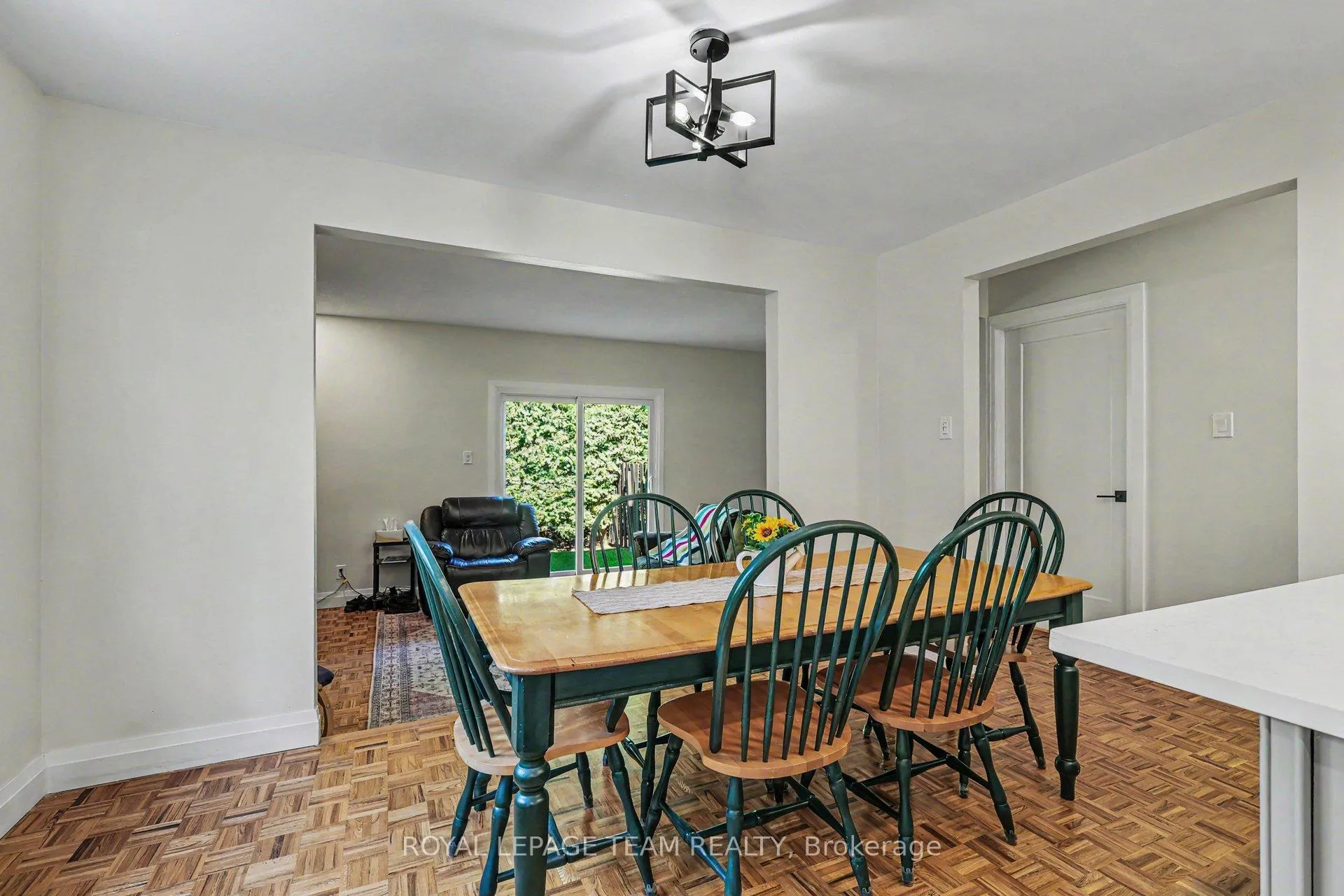 Photo 9 of 495 Edgeworth Avenue, Ottawa, Woodroffe — HOMEH