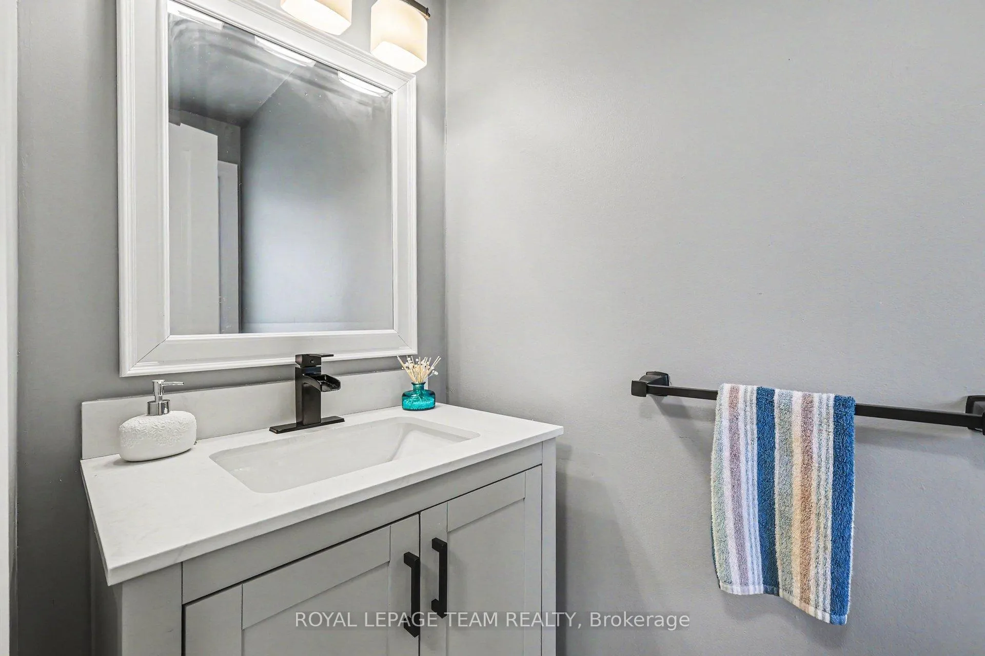 Photo 12 of 495 Edgeworth Avenue, Ottawa, Woodroffe — HOMEH