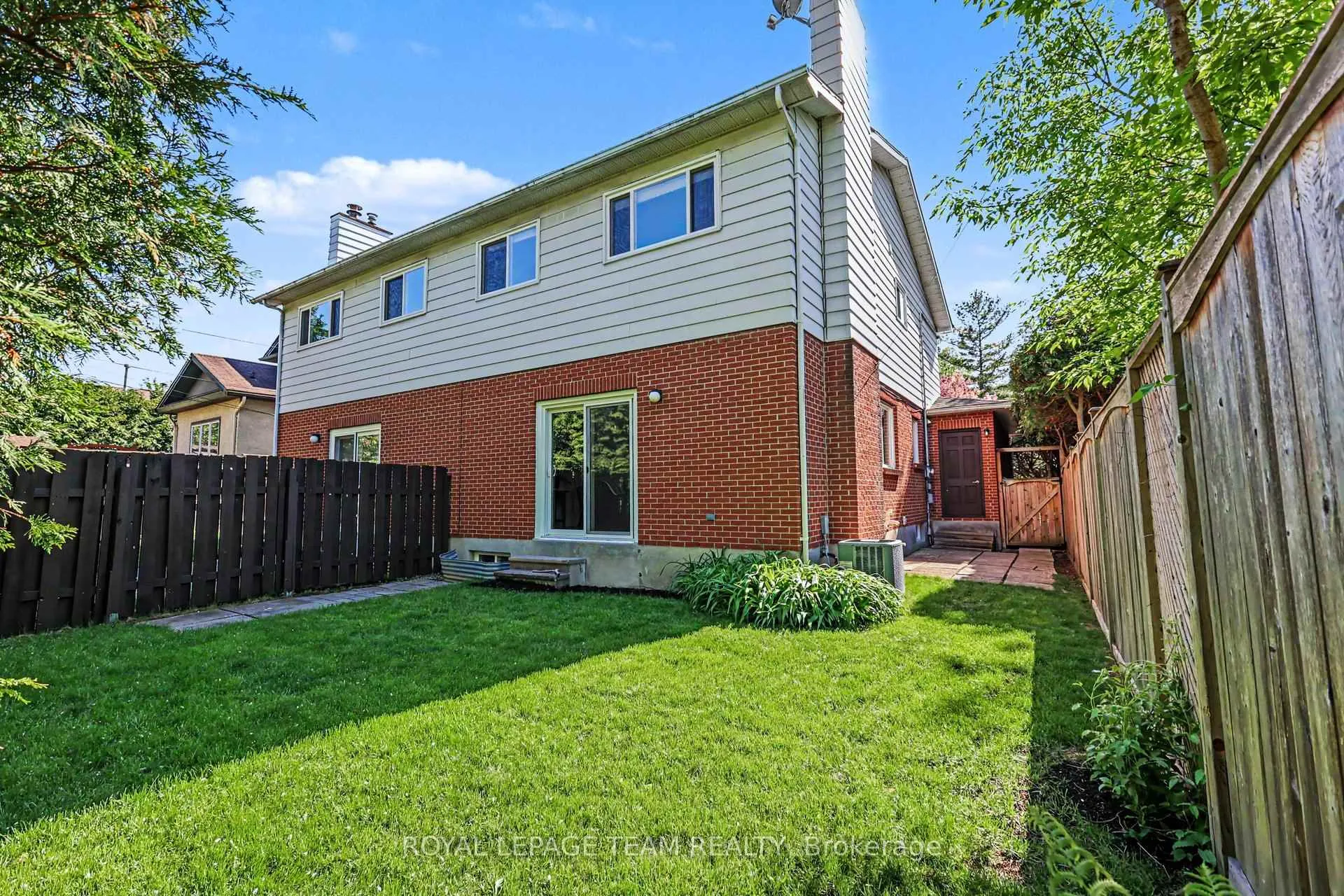 Photo 20 of 495 Edgeworth Avenue, Ottawa, Woodroffe — HOMEH
