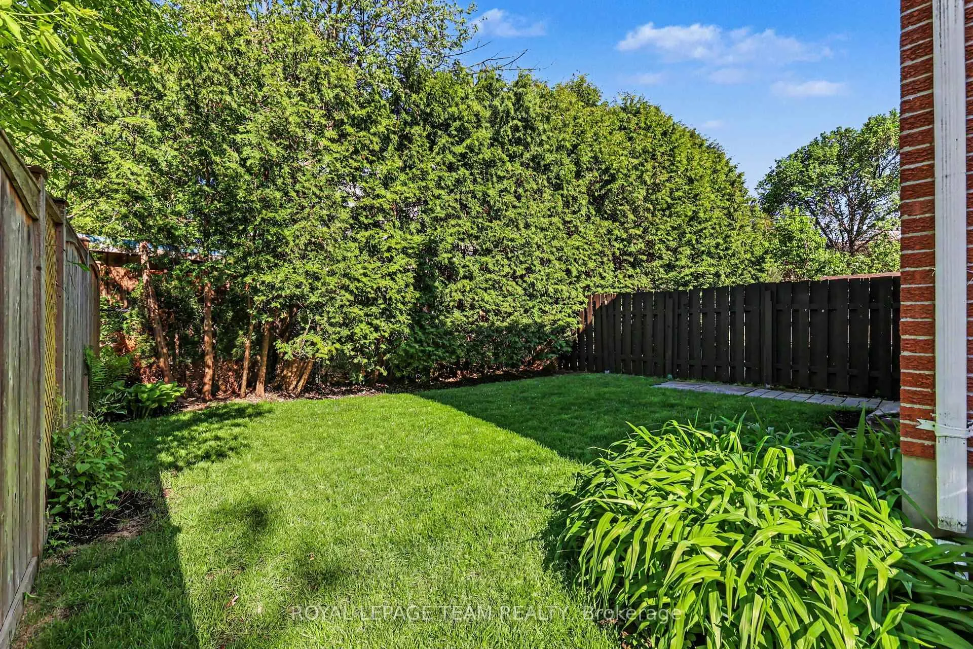 Photo 21 of 495 Edgeworth Avenue, Ottawa, Woodroffe — HOMEH