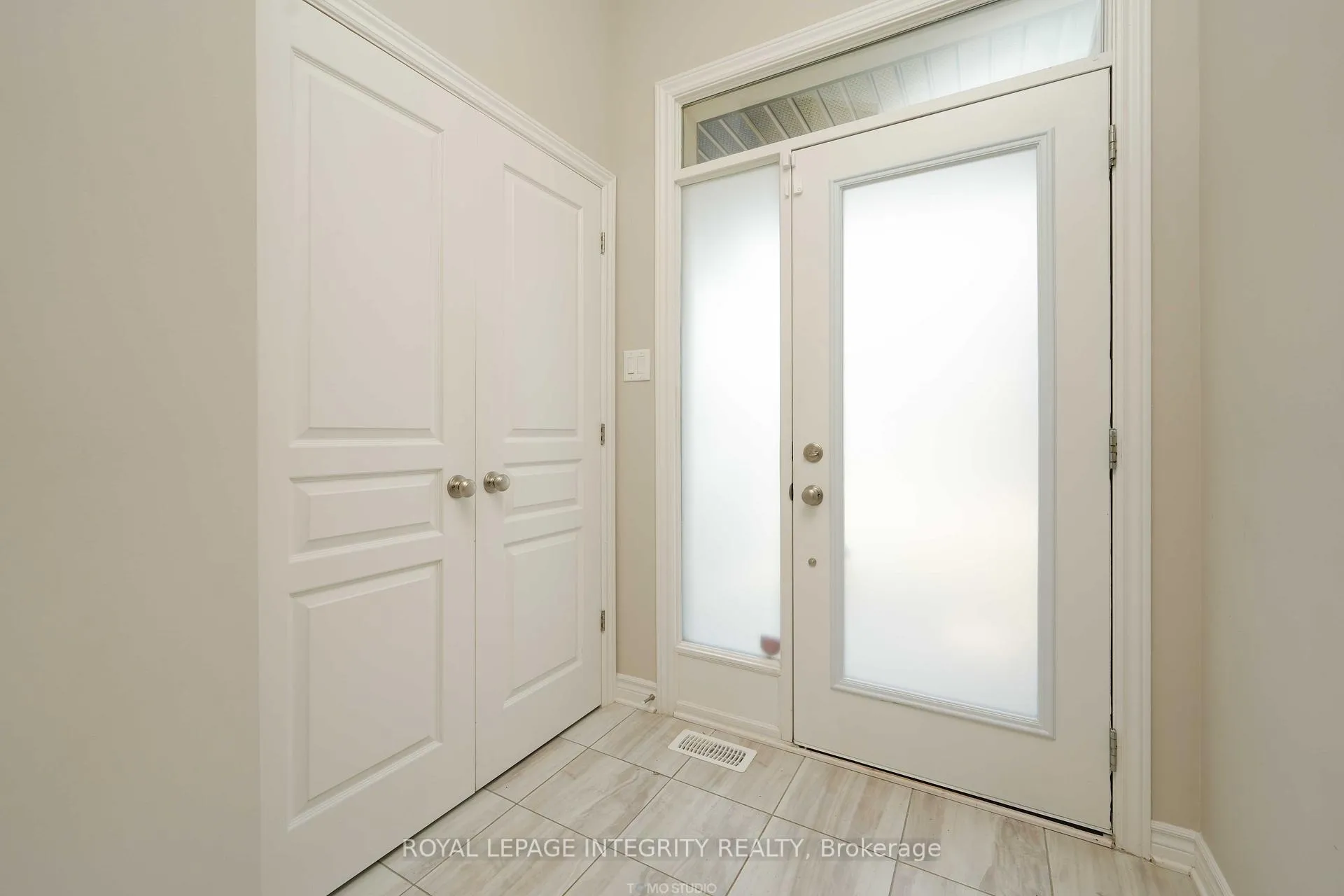 Photo 2 of 446 Markdale Terrace, Ottawa, Riverside South/Gloucester Glen — HOMEH
