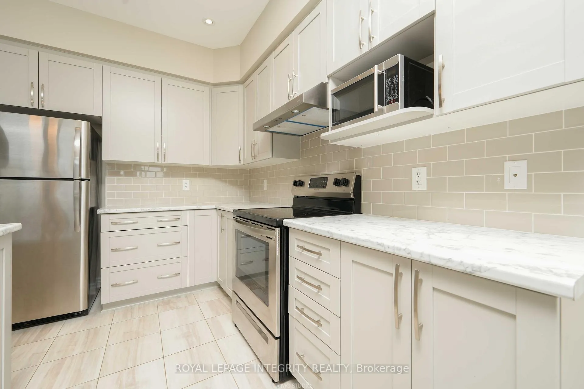 Photo 13 of 446 Markdale Terrace, Ottawa, Riverside South/Gloucester Glen — HOMEH