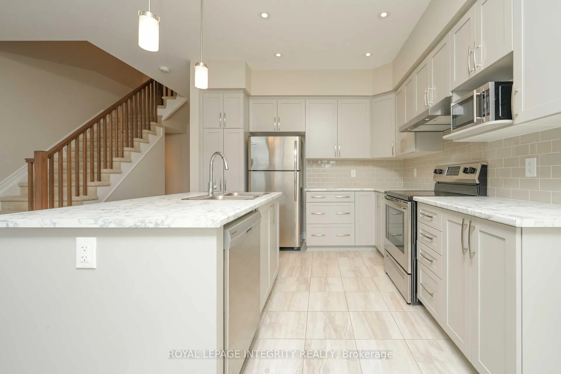 Photo 14 of 446 Markdale Terrace, Ottawa, Riverside South/Gloucester Glen — HOMEH
