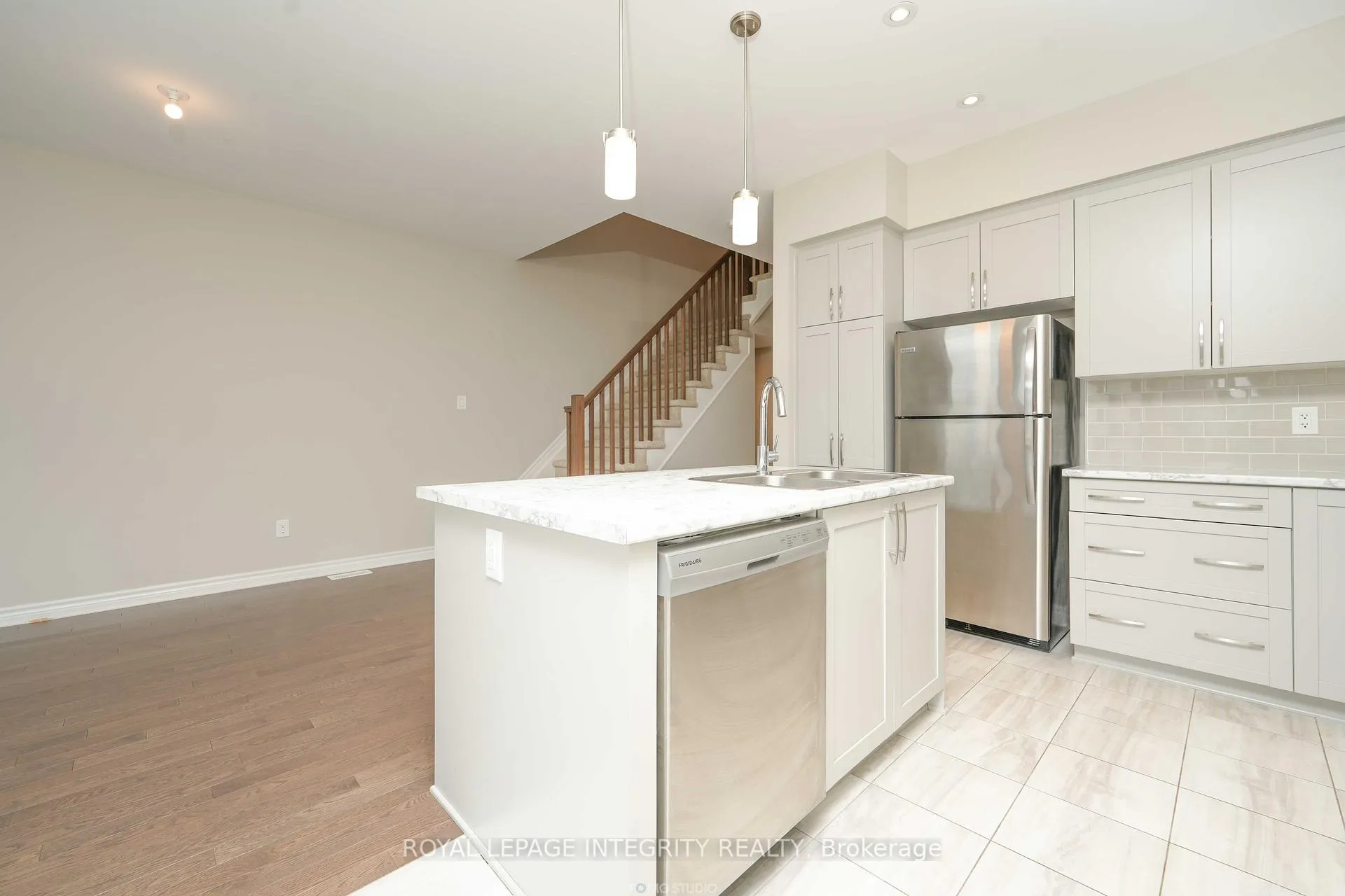 Photo 16 of 446 Markdale Terrace, Ottawa, Riverside South/Gloucester Glen — HOMEH