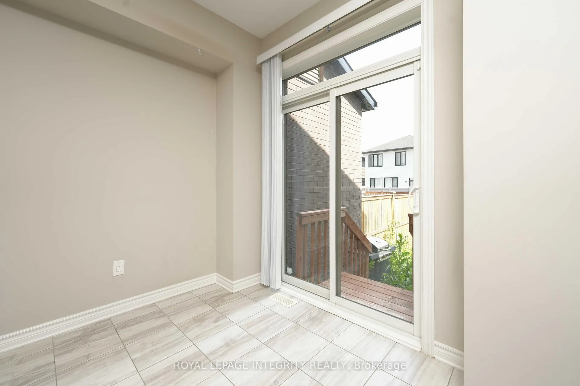Photo 17 of 446 Markdale Terrace, Ottawa, Riverside South/Gloucester Glen — HOMEH