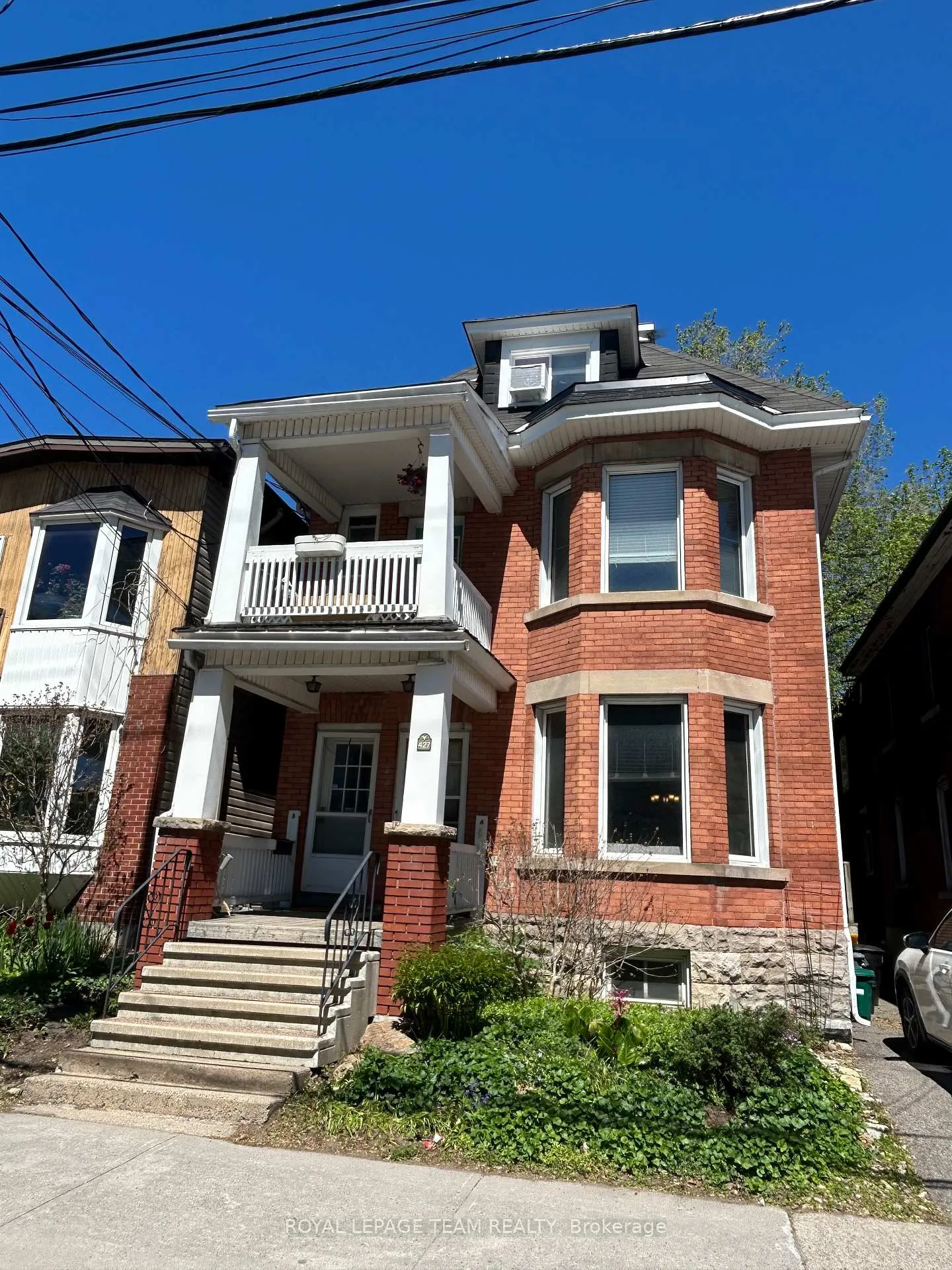 Front of Unit A, 427 Sunnyside Avenue