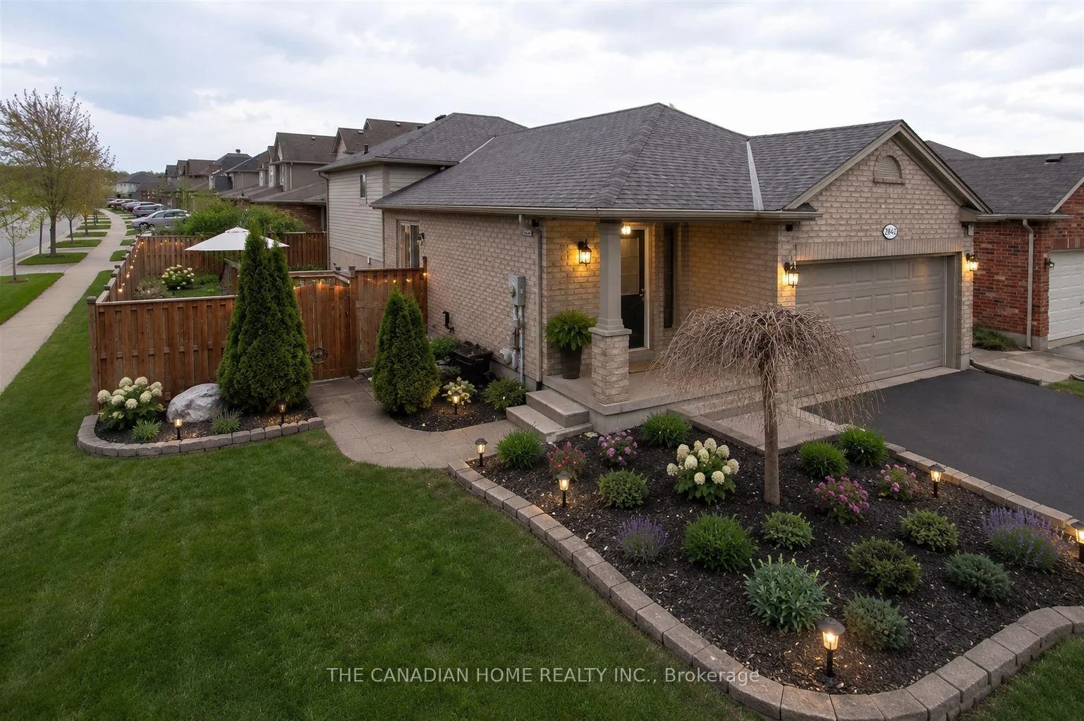 Photo 4 of 2842 Meadowgate Boulevard, London, South U — HOMEH