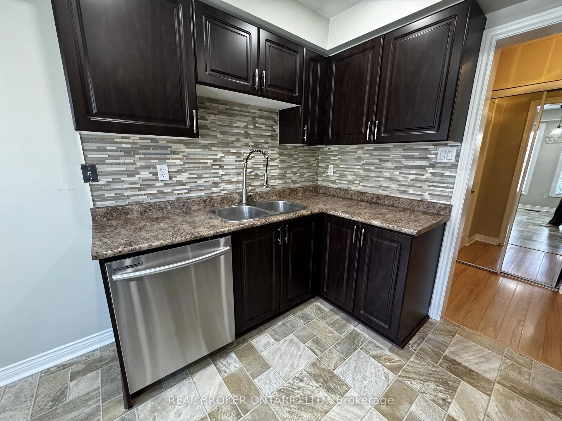 Photo 3 of 72 Wyatt Lane S, Aurora, Bayview Wellington — HOMEH