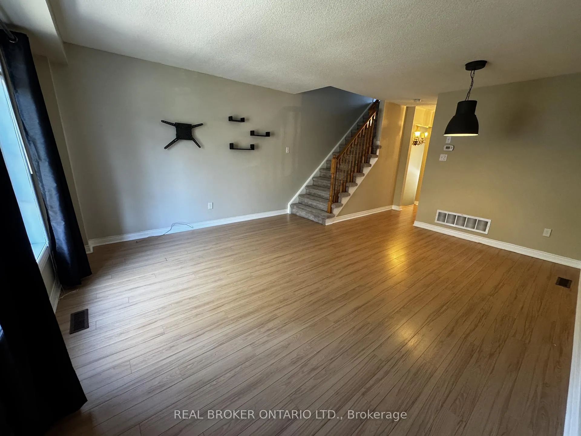 Photo 4 of 72 Wyatt Lane S, Aurora, Bayview Wellington — HOMEH