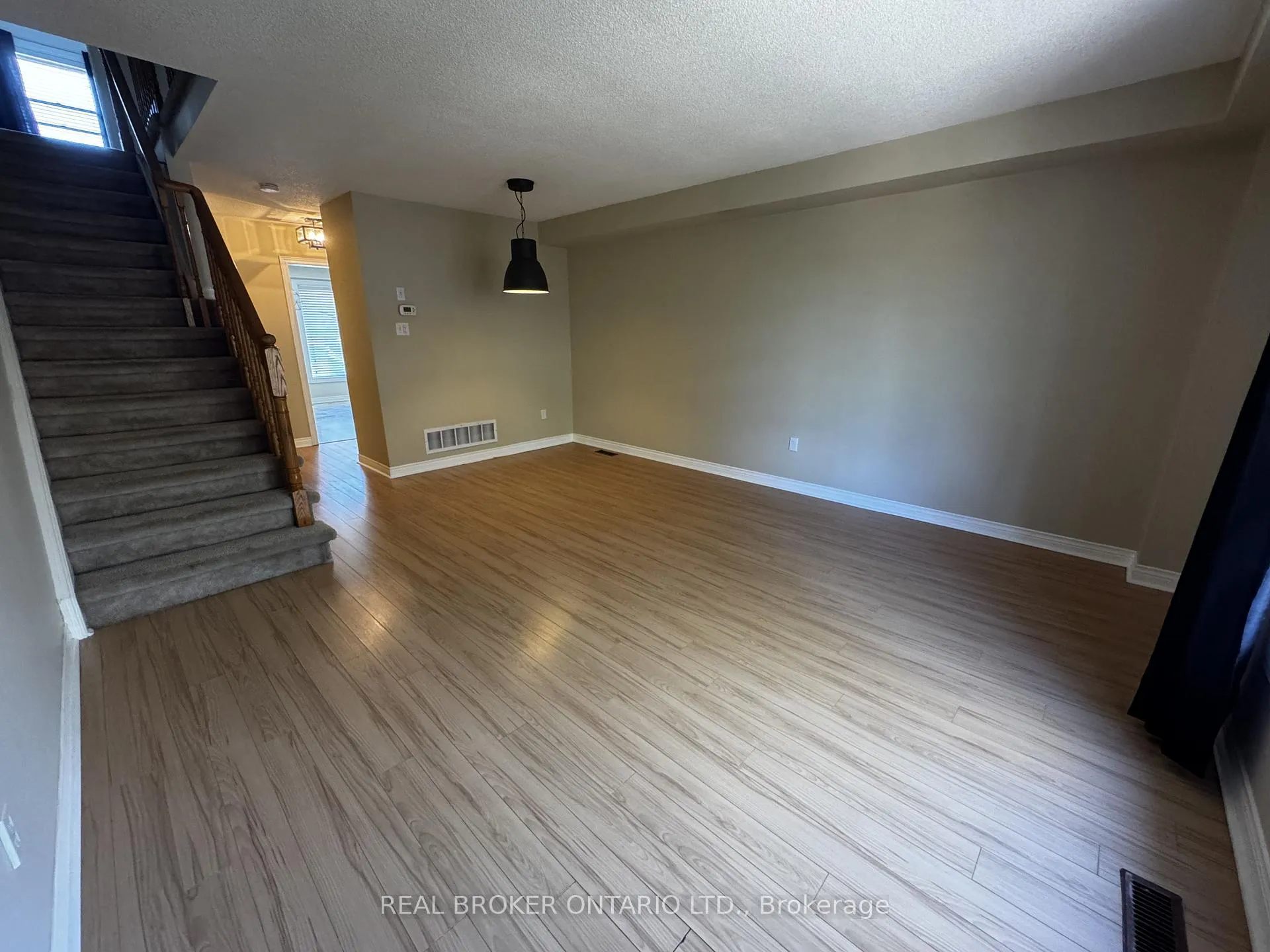 Photo 5 of 72 Wyatt Lane S, Aurora, Bayview Wellington — HOMEH