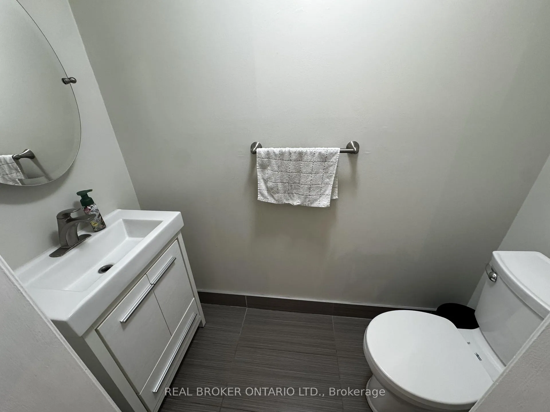 Photo 13 of 72 Wyatt Lane S, Aurora, Bayview Wellington — HOMEH