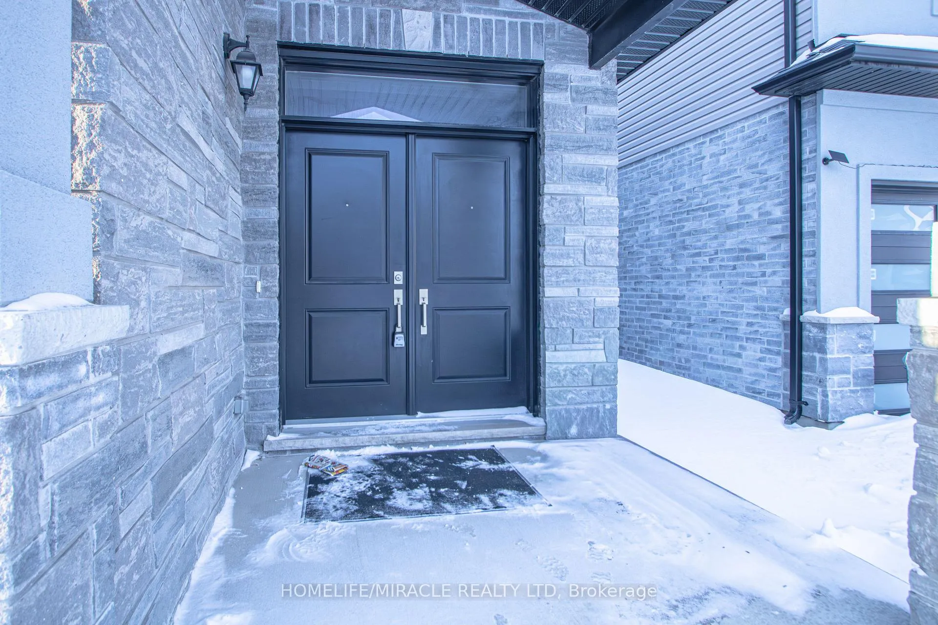 Photo 4 of 2872 Doyle Drive, London, South U — HOMEH