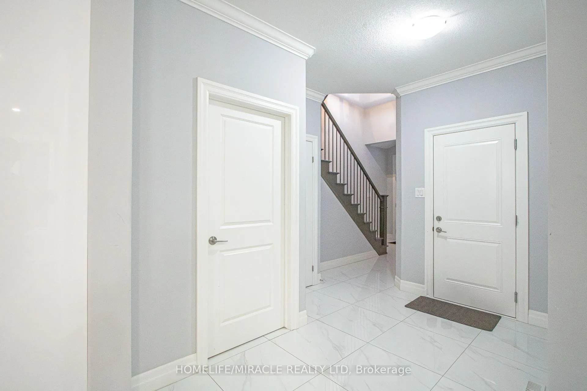 Photo 7 of 2872 Doyle Drive, London, South U — HOMEH