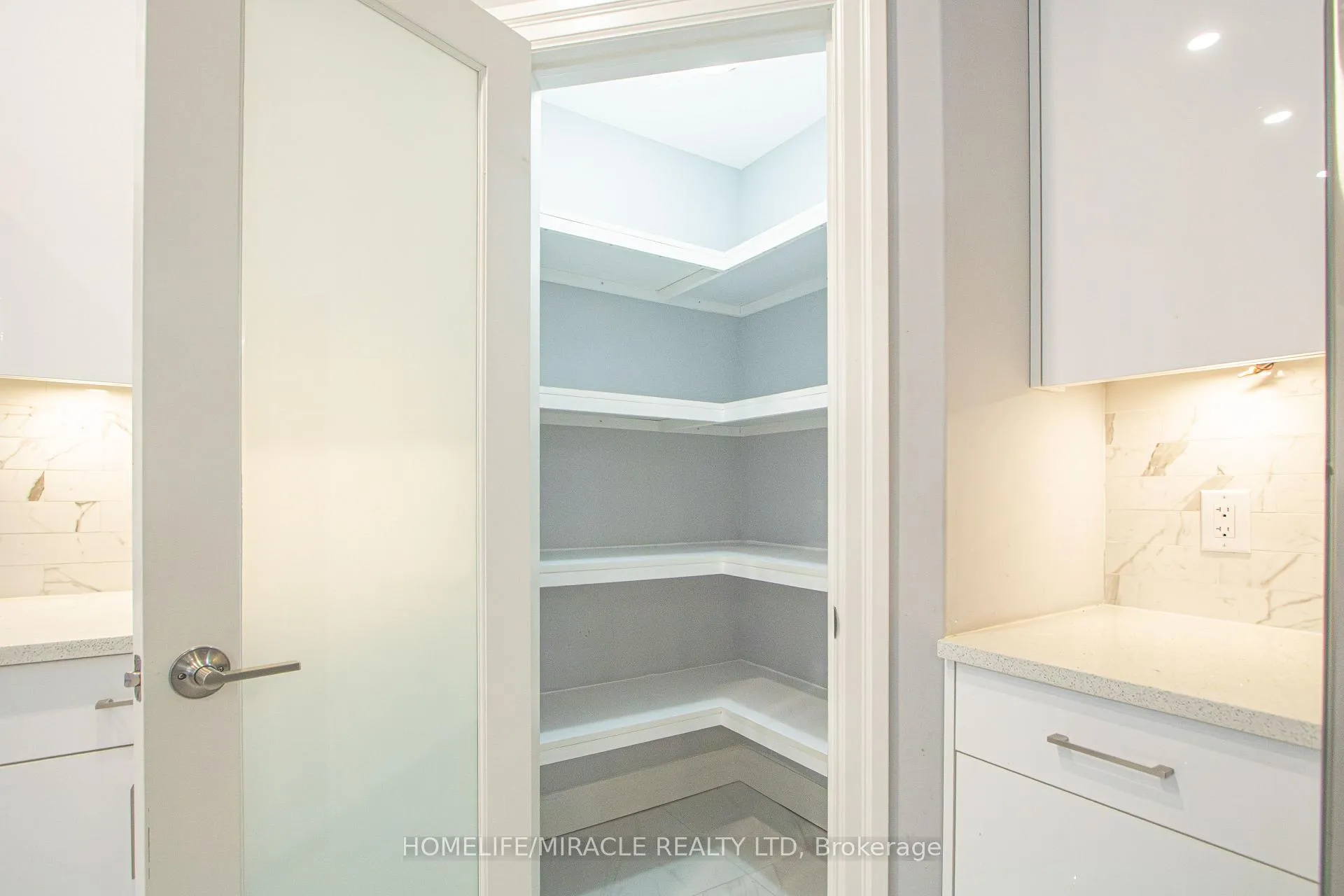 Photo 12 of 2872 Doyle Drive, London, South U — HOMEH
