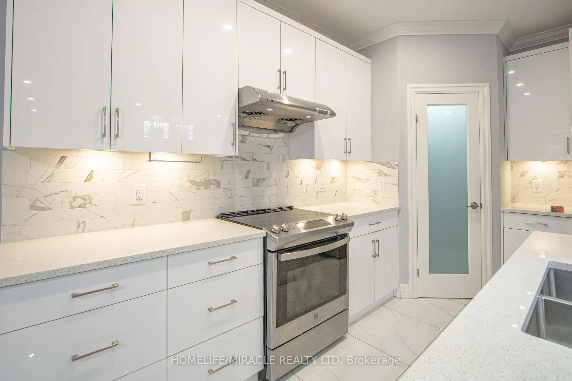 Photo 16 of 2872 Doyle Drive, London, South U — HOMEH
