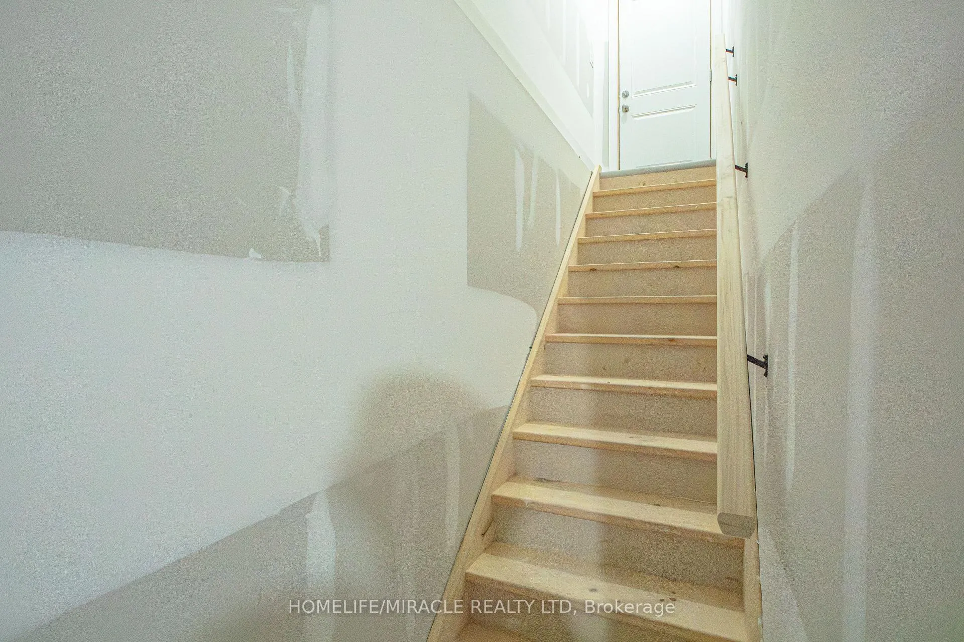 Photo 47 of 2872 Doyle Drive, London, South U — HOMEH