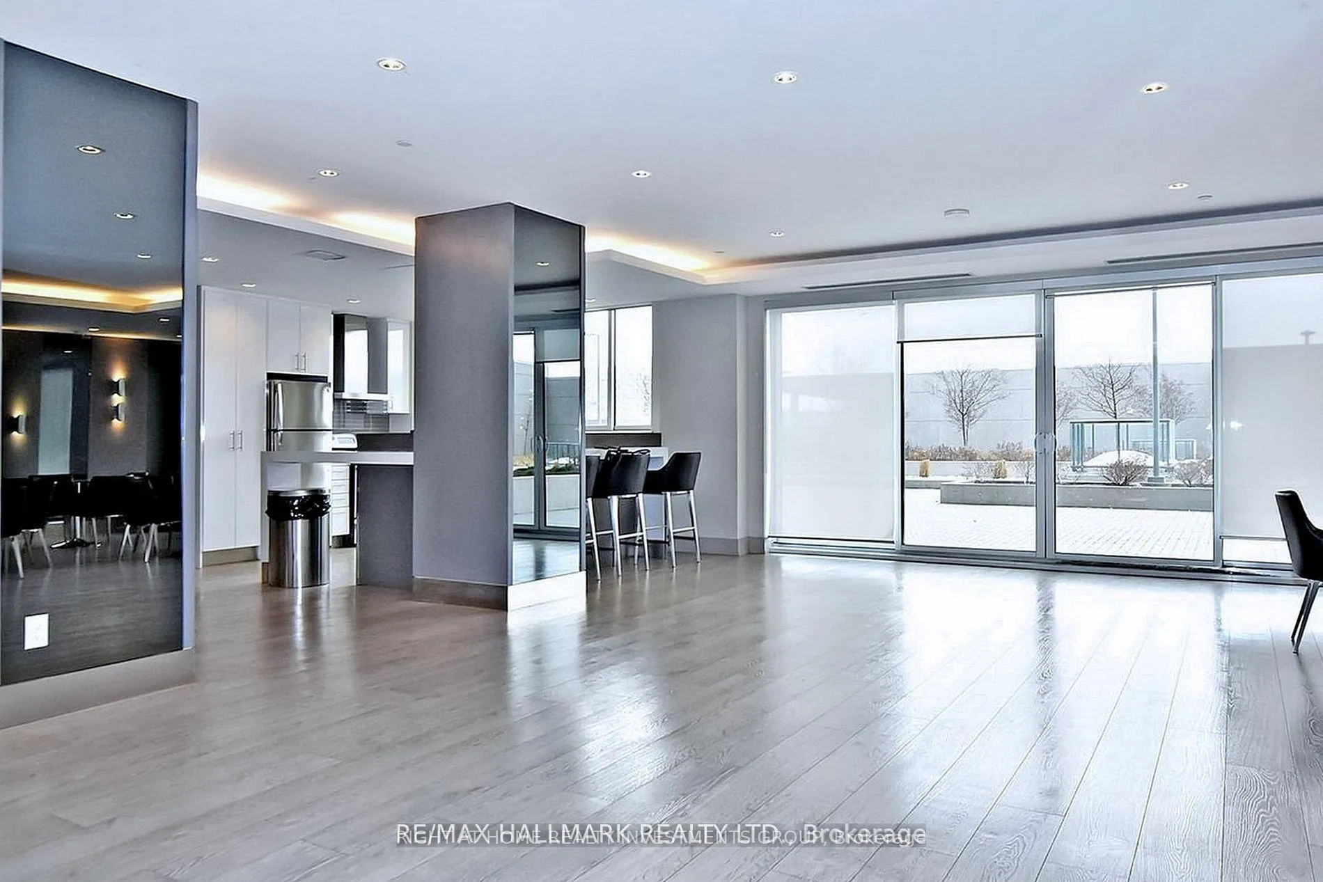 Photo 5 of Unit 833, 7165 Yonge Street, Markham, Grandview — HOMEH
