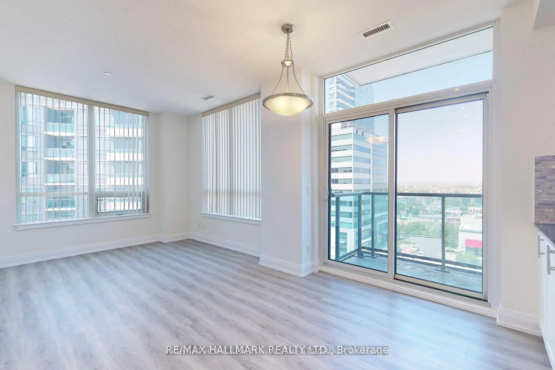 Photo 6 of Unit 833, 7165 Yonge Street, Markham, Grandview — HOMEH