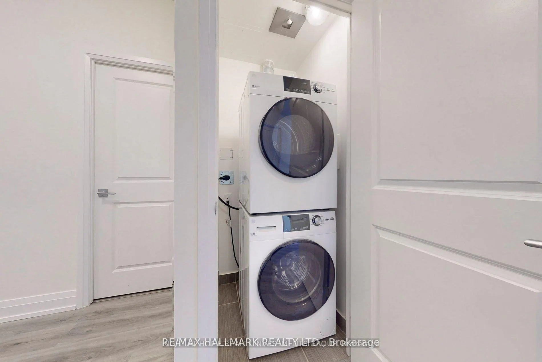 Photo 12 of Unit 833, 7165 Yonge Street, Markham, Grandview — HOMEH