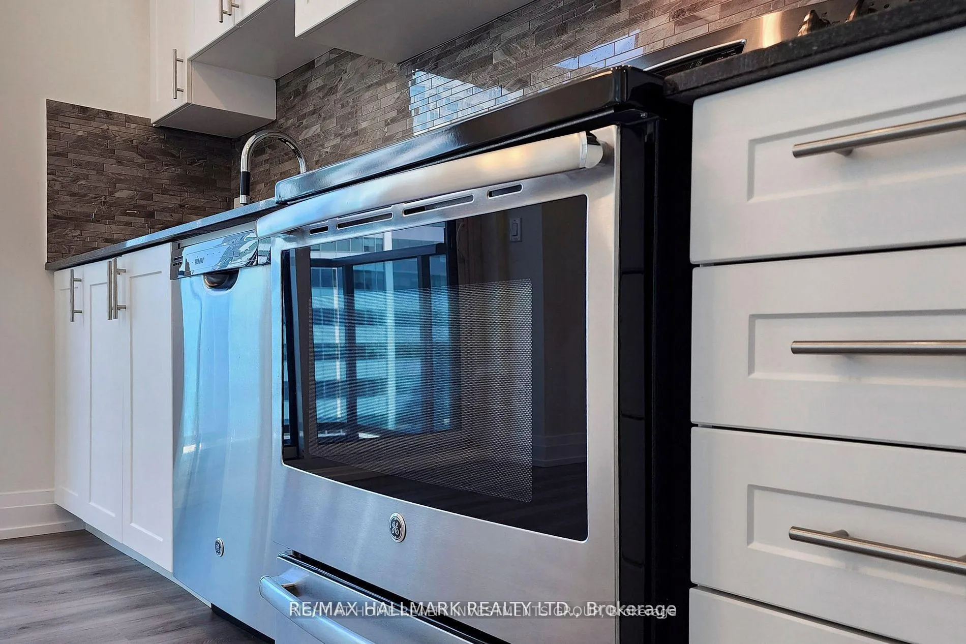 Photo 13 of Unit 833, 7165 Yonge Street, Markham, Grandview — HOMEH