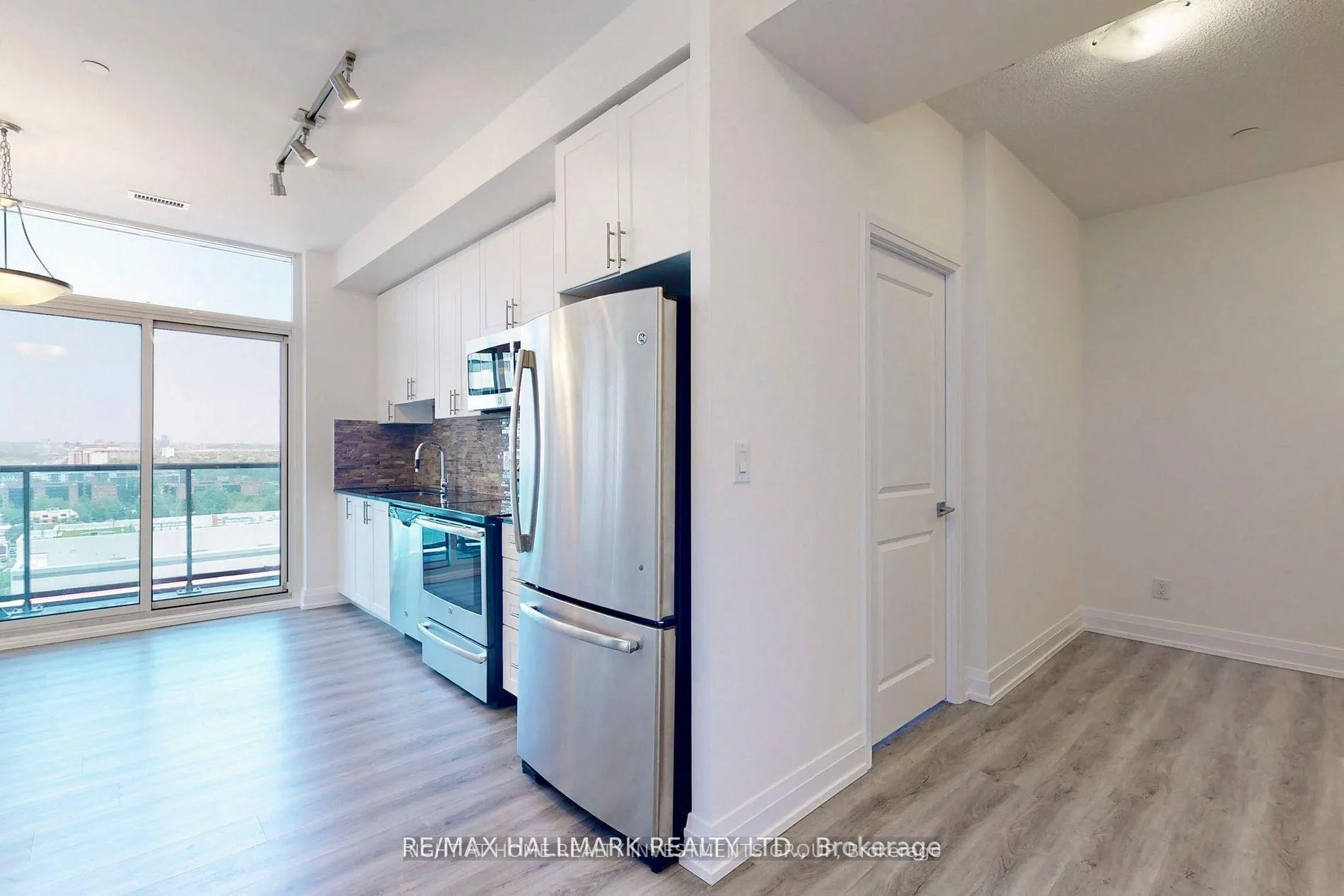 Photo 15 of Unit 833, 7165 Yonge Street, Markham, Grandview — HOMEH