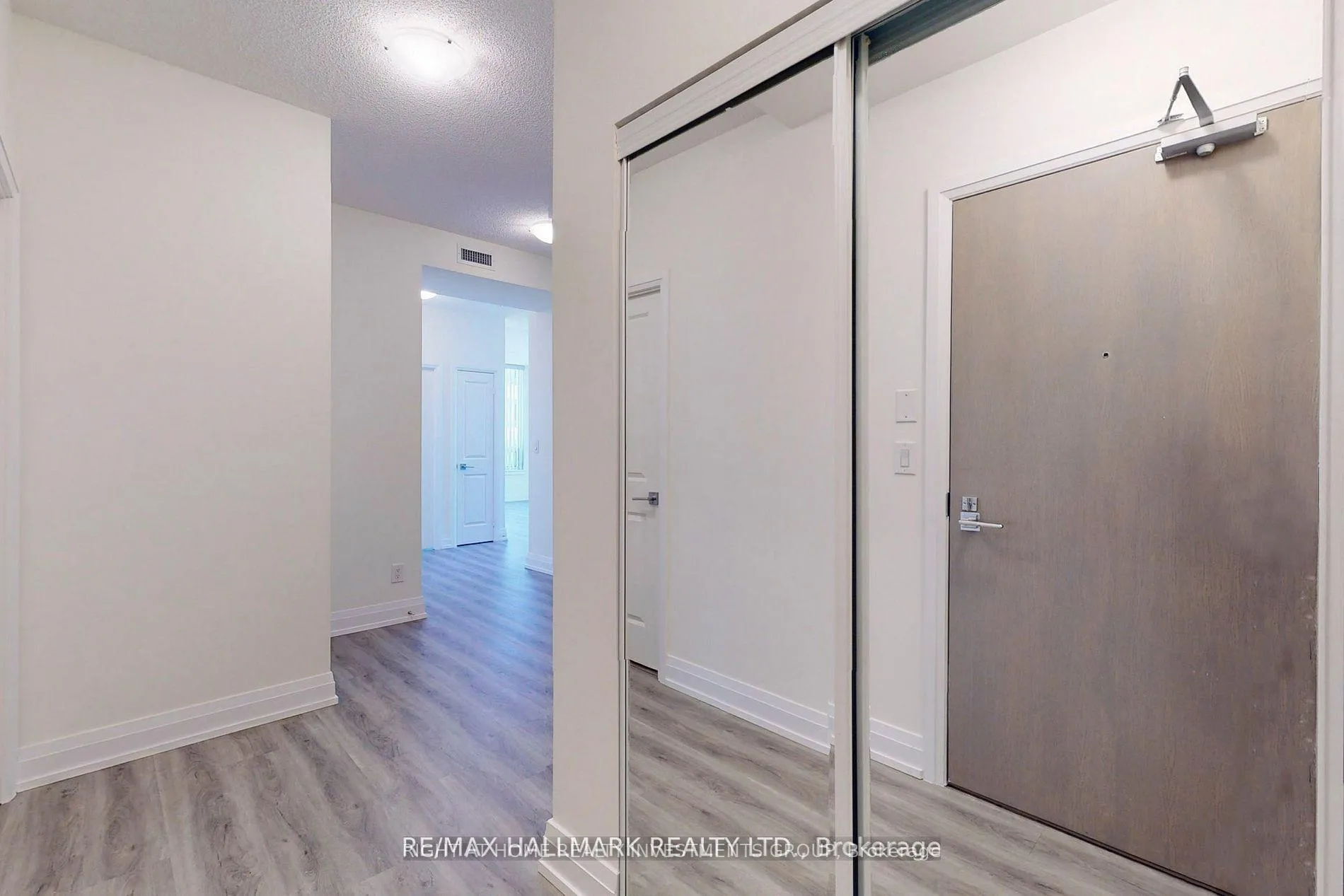 Photo 19 of Unit 833, 7165 Yonge Street, Markham, Grandview — HOMEH